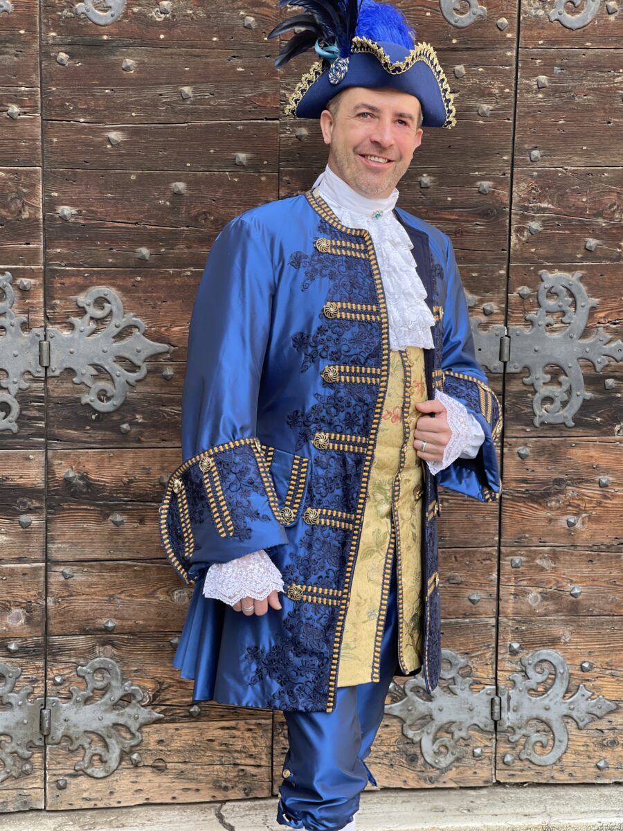 1700 costume shop